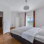 Vujusa By Interhome *