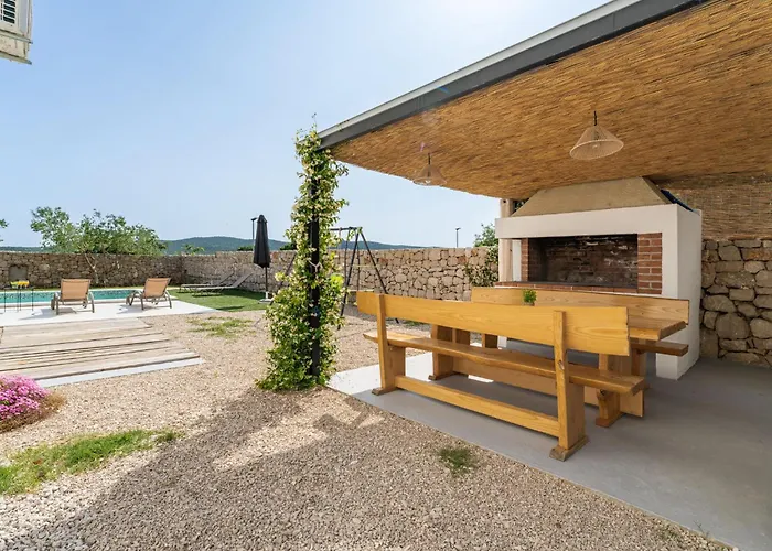 Vujusa By Interhome