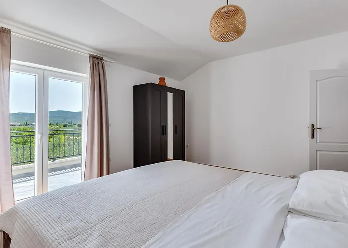 Vujusa By Interhome
