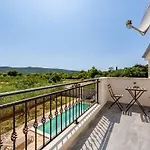 Vujusa By Interhome
