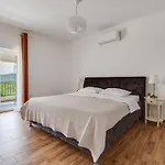Vujusa By Interhome