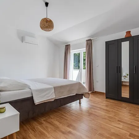 Vujusa By Interhome *